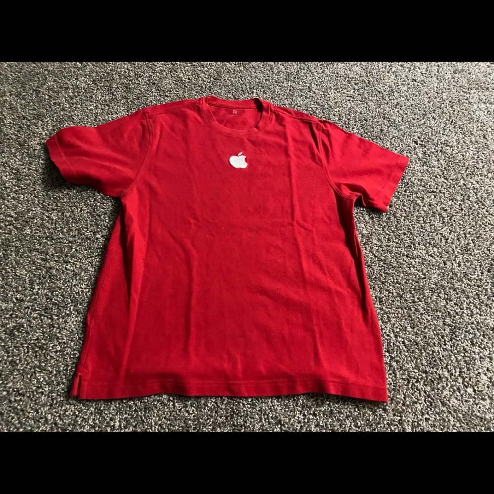 Apple store t shirt size Medium